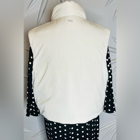 NWT DGS SZ various woven insulated puffer vest, color is called “oat milk” - Picture 4 of 6